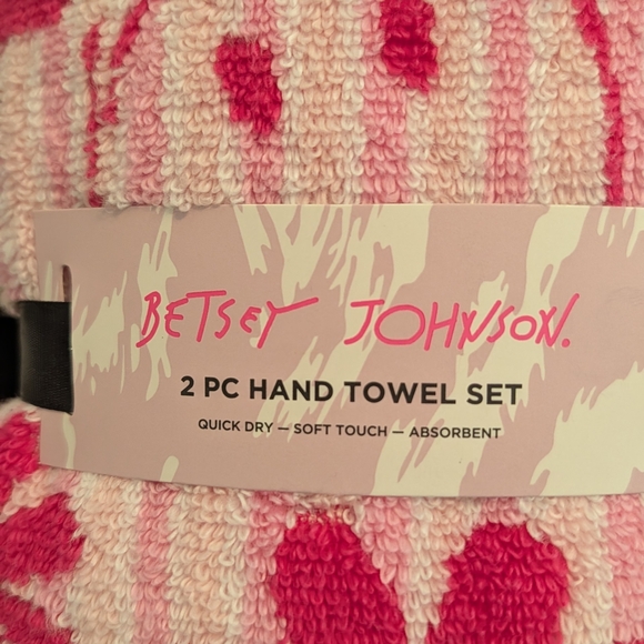 Betsey Johnson Pink Floral Happy Face Retro 70's Style Hand Towel Set - Picture 2 of 8
